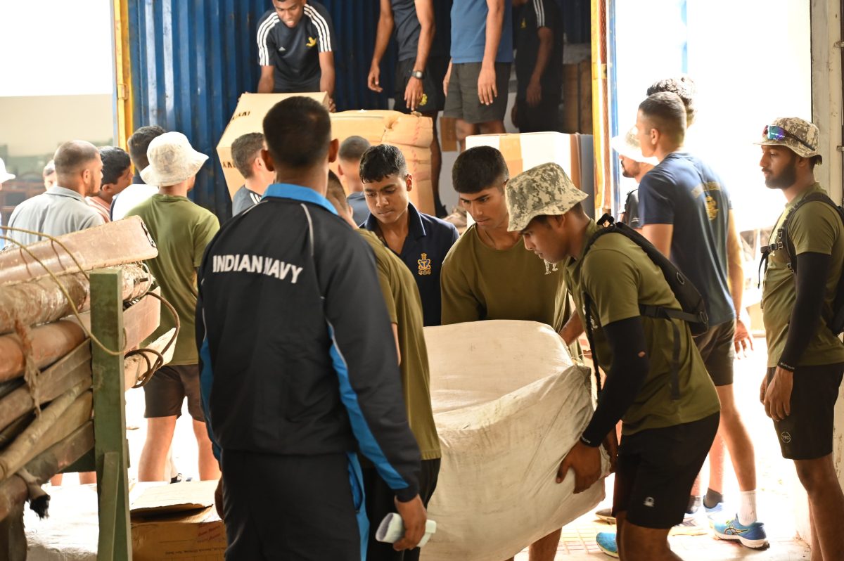 चक्रवात ‘दाना’ से निपटने के लिए भारतीय नौसेना हाई अलर्ट पर, राहत एवं बचाव कार्यों में तैनाती