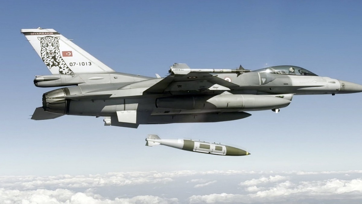 तुर्किये ने अंकारा में हुए हमले का लिया बदला, उत्तरी इराक और सीरिया में आतंकी समूहों के ठिकानों पर किया हवाई हमला