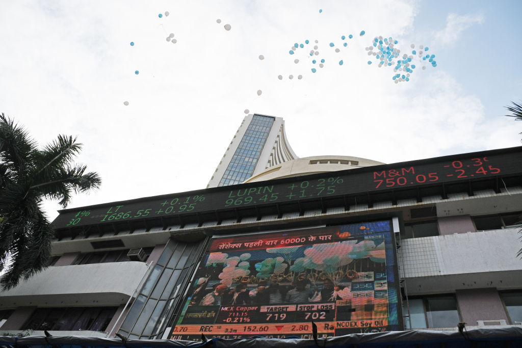 शुरुआती कारोबार में शेयर बाजार पर बिकवाली का दबाव, उतार-चढ़ाव के बीच सेंसेक्स और निफ्टी लुढ़के