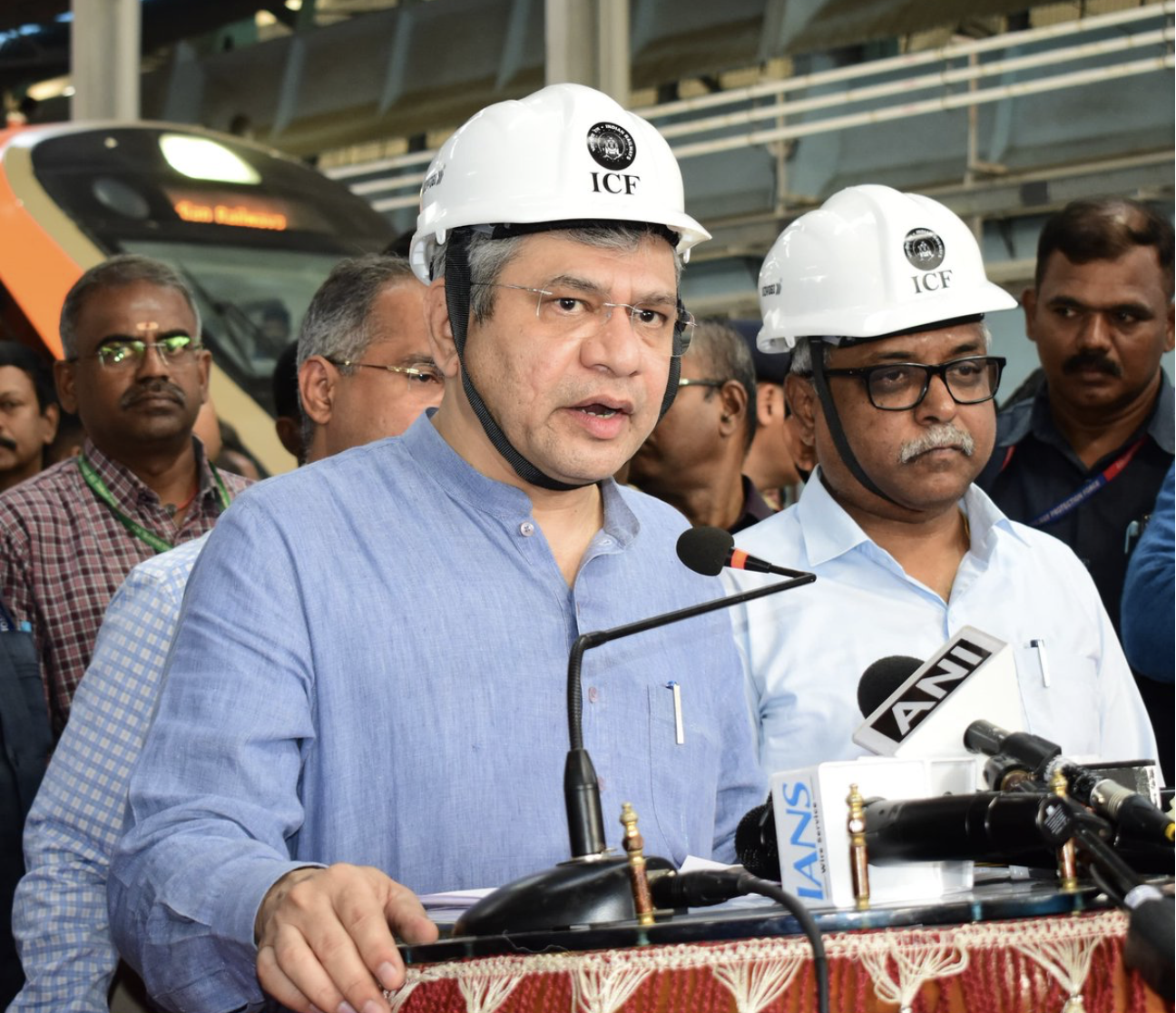 रेल मंत्री ने दी बड़ी खुशखबरी, कहा- ‘अमृत भारत के जनरल कोच में मिलेगी प्रीमियम ट्रेन जैसी सुविधाएं’