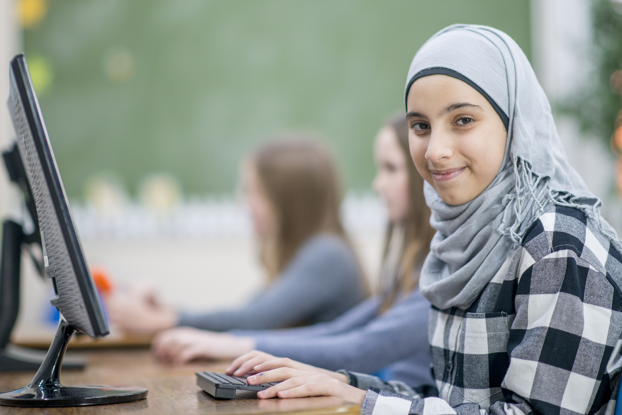 अफगानिस्तान में तालिबानी नियमों को महिलाओं की चुनौती, ‘लेट्स स्टडी’ अभियान की शुरुआत