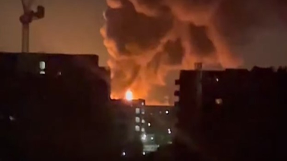 लंदन में पावर सब स्टेशन में लगी भीषण आग, हीथ्रो एयरपोर्ट एक दिन के लिए बंद