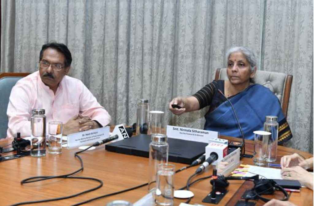 प्रधानमंत्री इंटर्नशिप योजना से इस तरह कर सकते हैं करियर की राह आसान, वित्त मंत्री ने किया ऐप लॉन्च