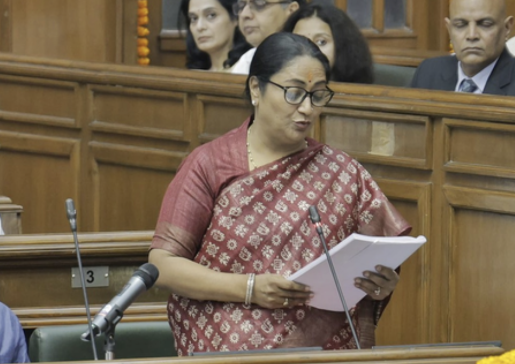 दिल्ली के लिए सीएम रेखा गुप्ता ने पेश किया 1 लाख करोड़ का बजट, बताया अब तक का सबसे बड़ा बजट