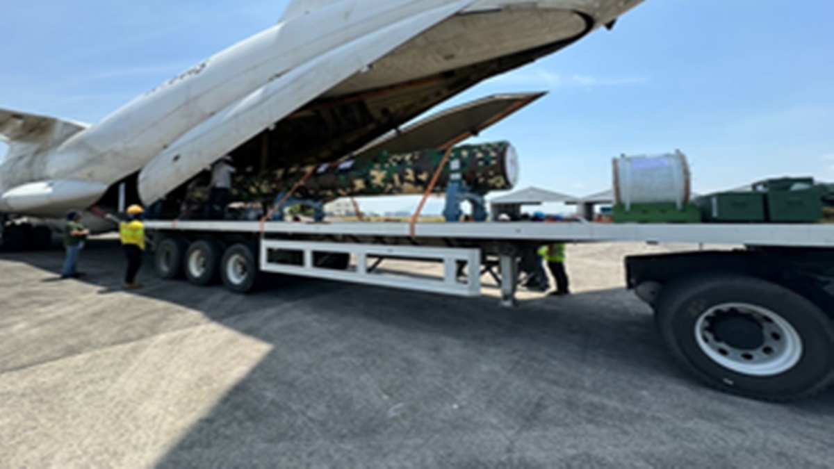 रक्षा उपकरण निर्यात को बढ़ावा देने के लिए ब्रह्मोस मिसाइल सिस्टम की दूसरी खेप भेजी गई फिलीपींस