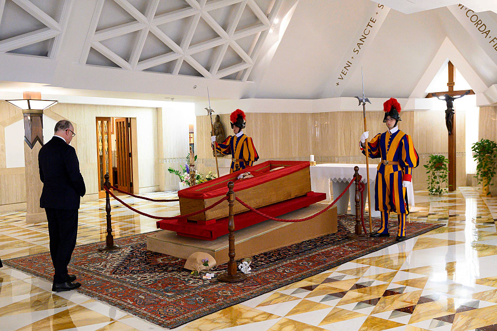 पोप फ्रांसिस के ताबूत को सील करने की रस्म की तैयारी शुरू, अंतिम संस्कार होगा कल