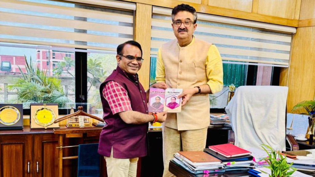 ये हैं मोदी के अनसंग वॉरियर, गांव में सरकारी अस्पताल की बदलकर रख दी तस्वीर; ज़िद अभी भी है जारी