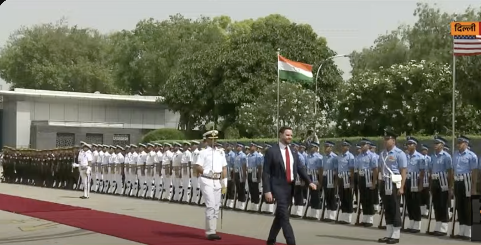 भारत पहुंचे अमेरिकी उपराष्ट्रपति जेडी वेंस, एयरपोर्ट पर दिया गया गार्ड ऑफ ऑनर