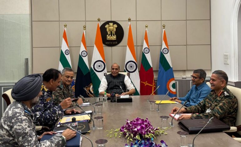 रक्षा मंत्री राजनाथ सिंह ने सेना प्रमुखों के साथ की ‘ऑपरेशन सिंदूर’ व मौजूदा स्थिति की समीक्षा