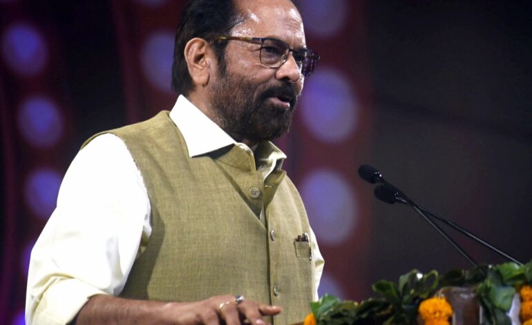 शशि थरूर के बयान पर कांग्रेस-भाजपा में सियासत तेज, नकवी बोले- सुसाइड करना चाहती है ‘परास्त पार्टी’