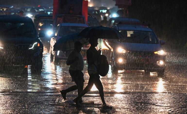 मुंबई और बंगाल में बुधवार को भारी बारिश की संभावना, दिल्ली में भी बारिश का अनुमान: आईएमडी