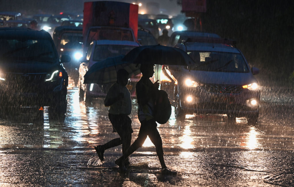 मुंबई और बंगाल में बुधवार को भारी बारिश की संभावना, दिल्ली में भी बारिश का अनुमान: आईएमडी