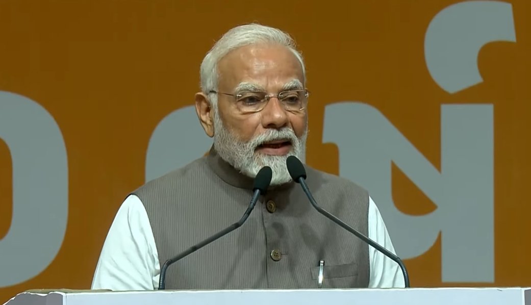 गांधीनगर में पीएम मोदी ने कहा- ‘कटनी चाहिए थीं जंजीरें, लेकिन 1947 में काट दी गईं भुजाएं’