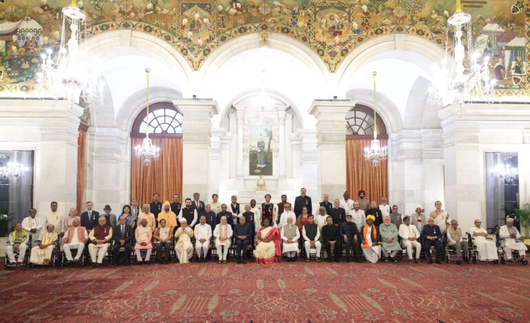 पीएम मोदी नागरिक अलंकरण समारोह-II में हुए शामिल