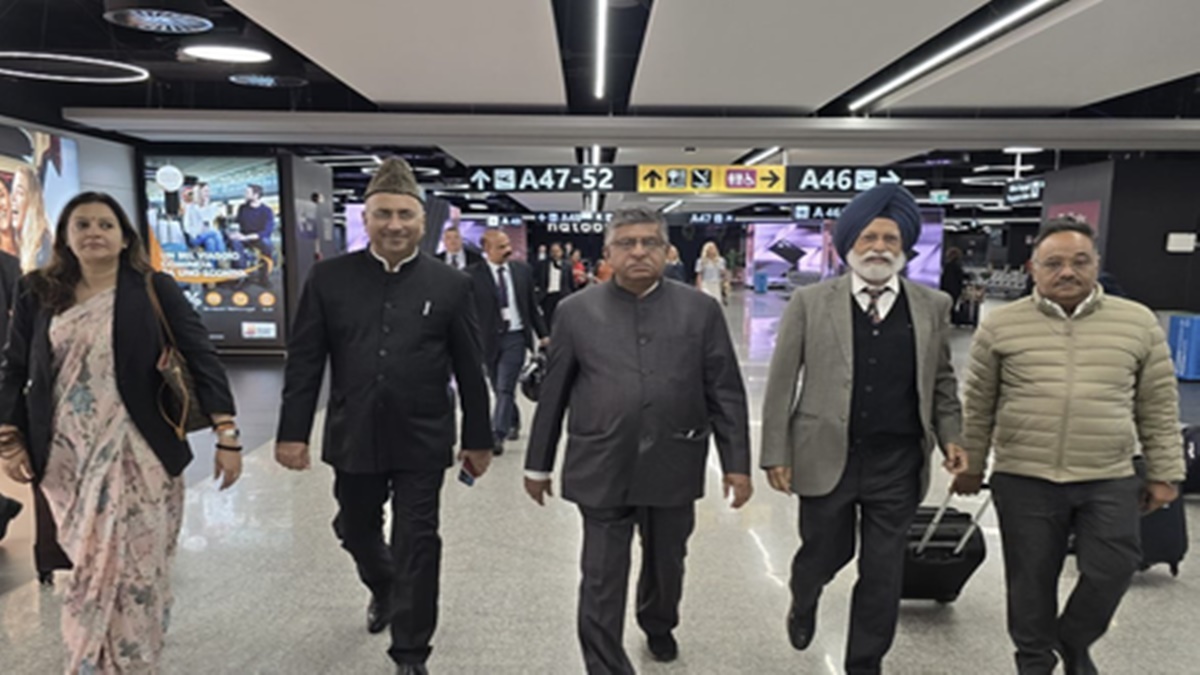 फ्रांस के सफल दौरे के बाद रविशंकर प्रसाद के नेतृत्व में भारतीय प्रतिनिधिमंडल इटली पहुंचा