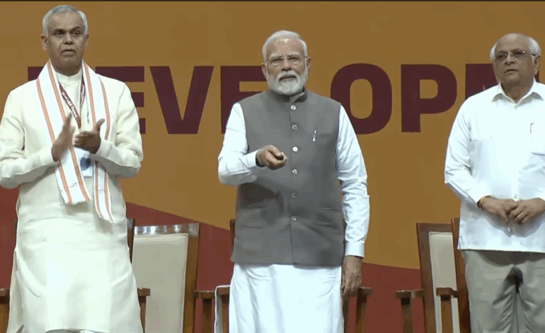 पीएम मोदी ने गुजरात में 5,536 करोड़ के प्रोजेक्ट्स का किया लोकार्पण व शिलान्यास