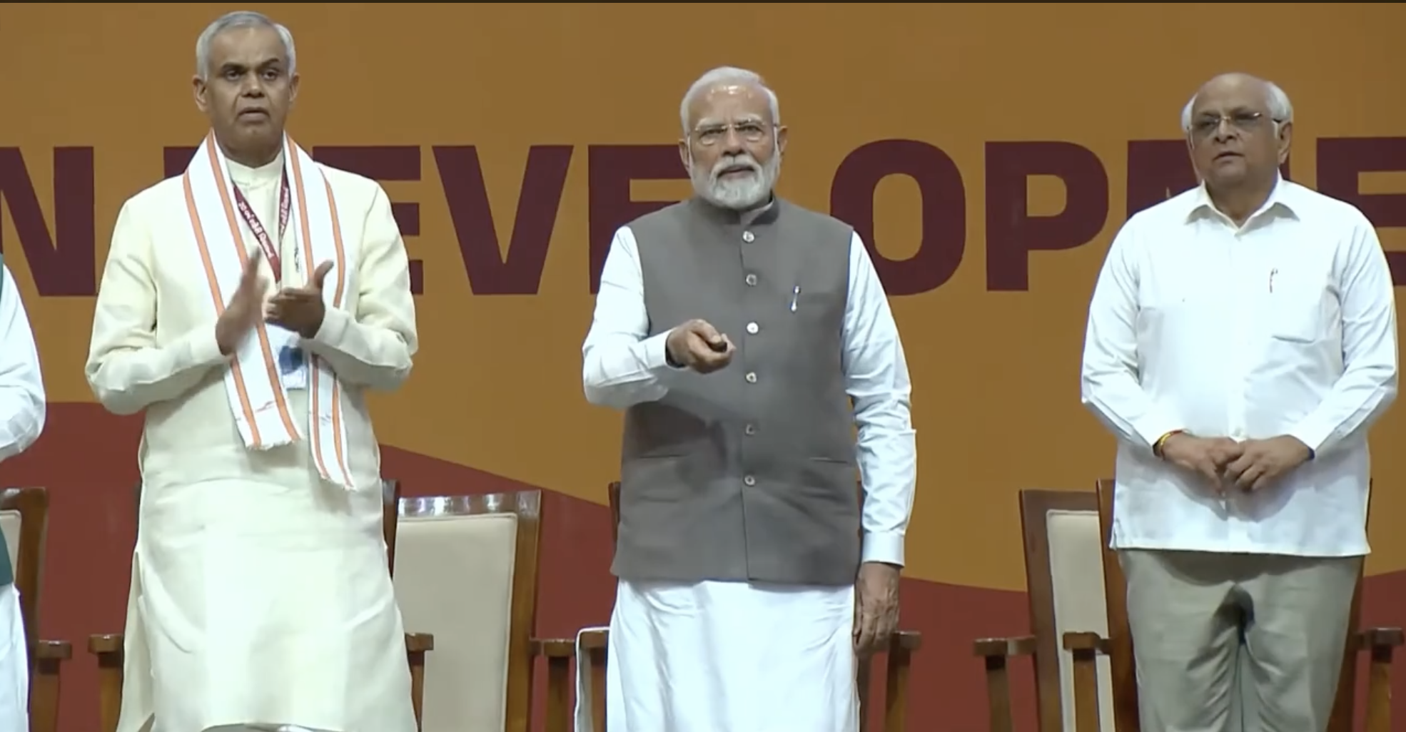 पीएम मोदी ने गुजरात में 5,536 करोड़ के प्रोजेक्ट्स का किया लोकार्पण व शिलान्यास