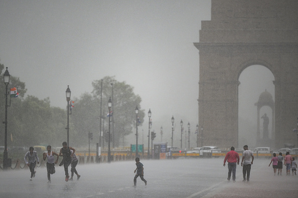 एनसीआर में अगले तीन दिन तेज आंधी-तूफान और बारिश की चेतावनी, मौसम विभाग ने जारी किया ऑरेंज अलर्ट