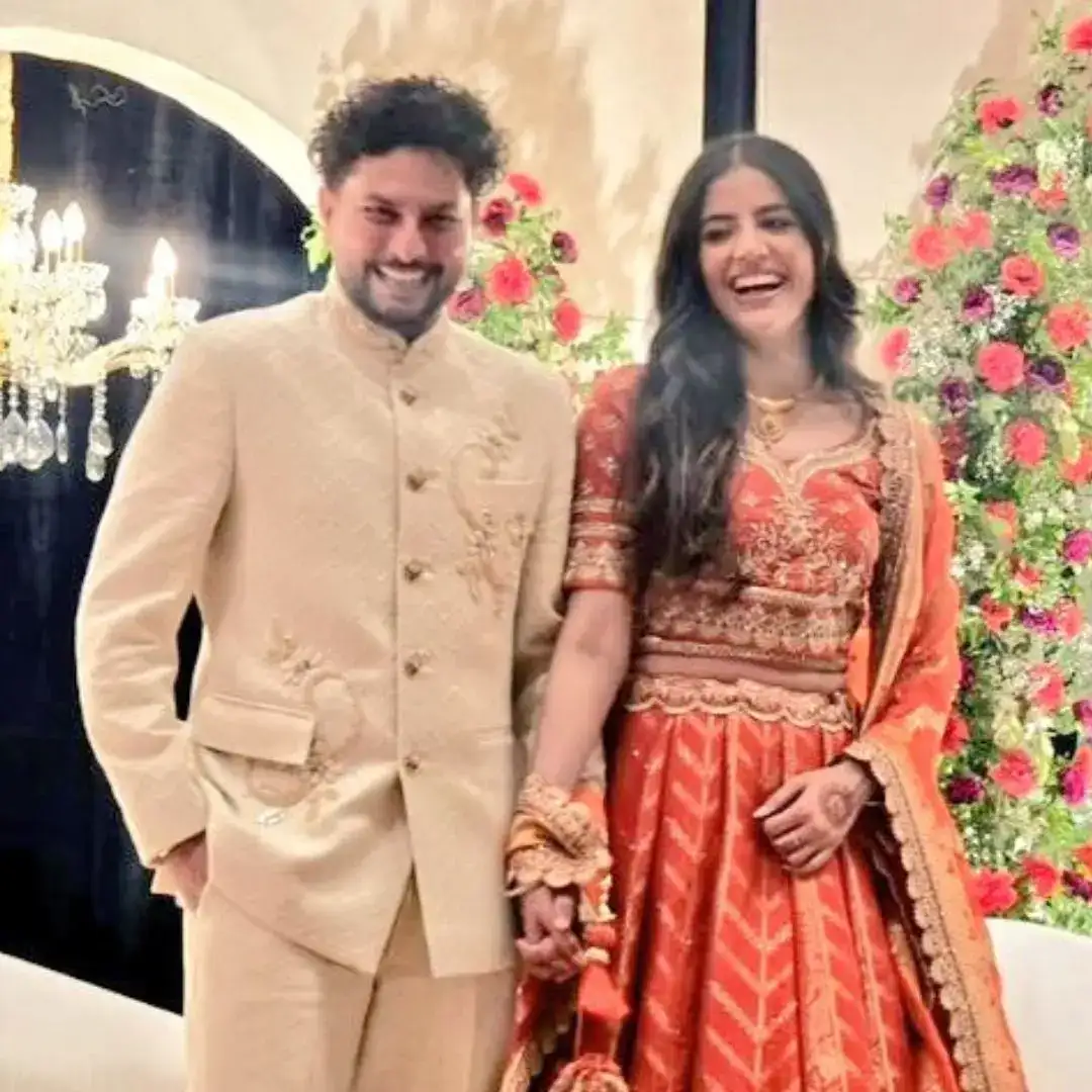भारतीय क्रिकेटर कुलदीप यादव ने बचपन की दोस्त से की सगाई, कौन हैं उनकी होने वाली दुल्हन वंशिका