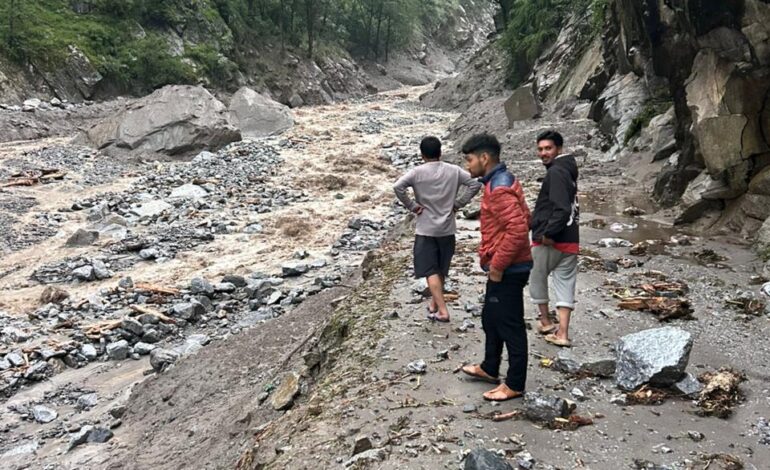 उत्तराखंड के धारचूला में बादल फटा, पुल बहने से गांवों का संपर्क टूटा