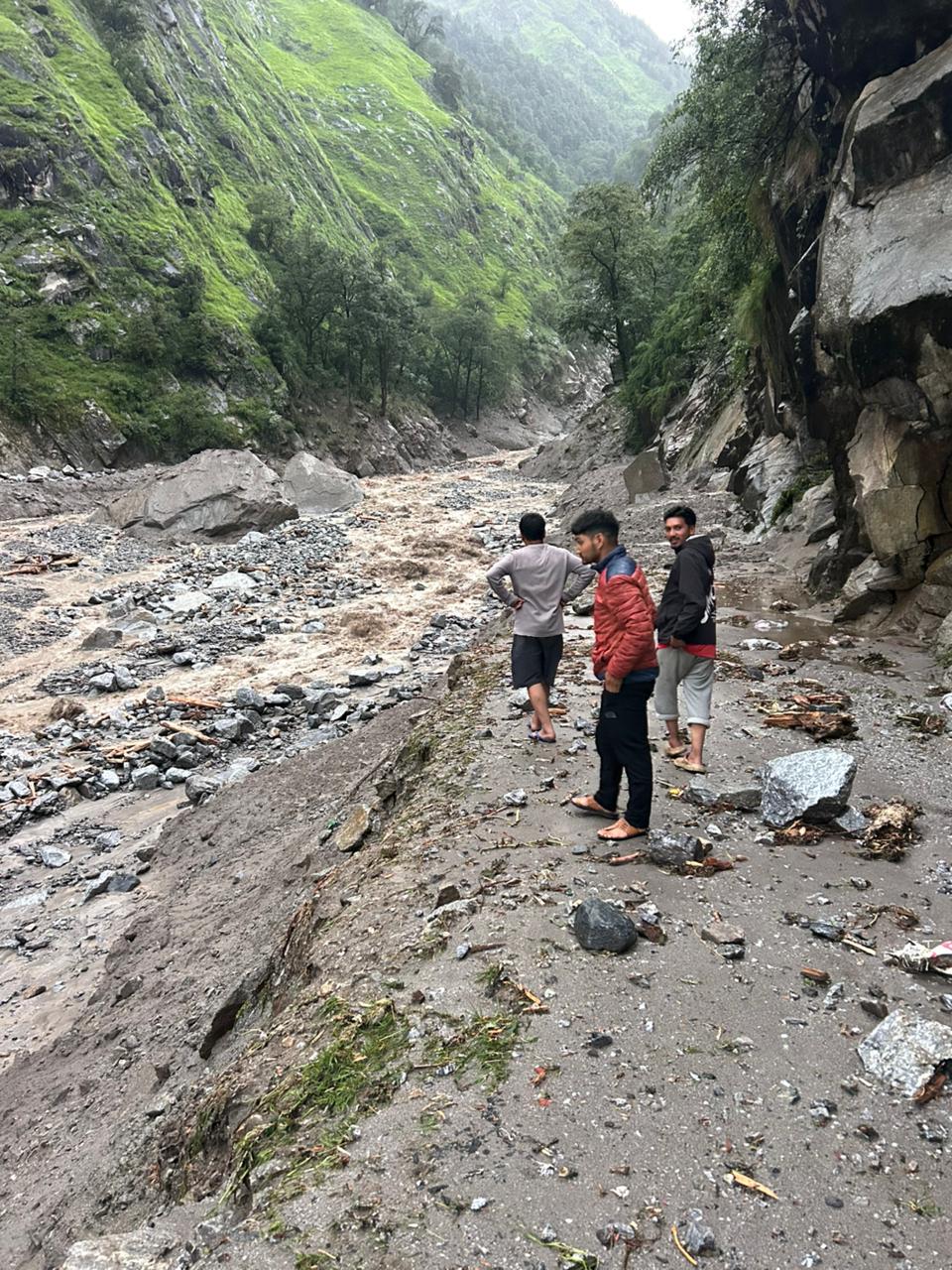 उत्तराखंड के धारचूला में बादल फटा, पुल बहने से गांवों का संपर्क टूटा