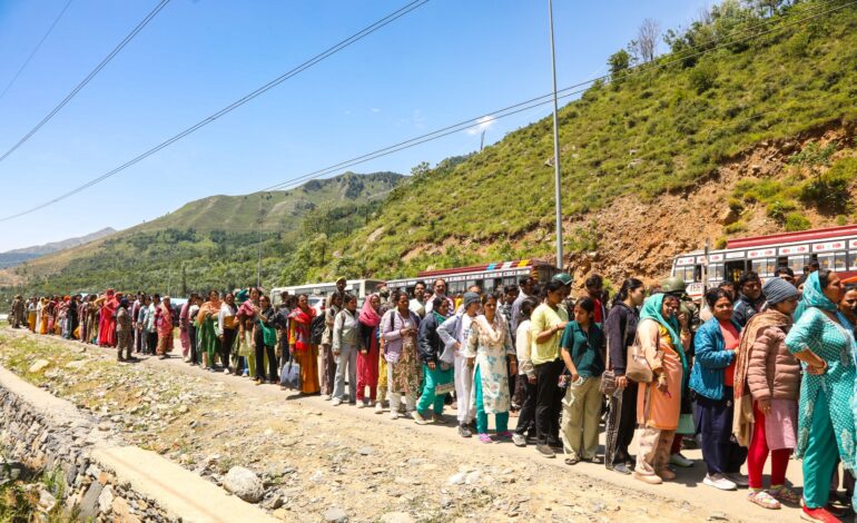 अमरनाथ यात्रा : अब तक 3.83 लाख श्रद्धालुओं ने किए बाबा बर्फानी के दर्शन