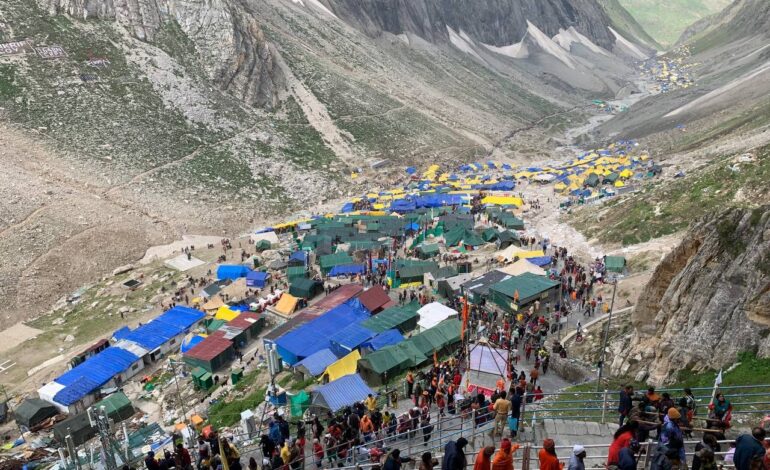 अमरनाथ यात्रा पर बारिश का ब्रेक, प्रशासन ने श्रद्धालुओं की आवाजाही पर लगाई रोक