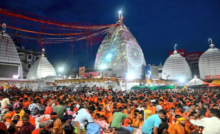 सावन की पहली सोमवारी: ‘बोल बम’ के जयकारों से गूंजा देवघर, बैद्यनाथ धाम में भक्तों ने किया जलाभिषेक