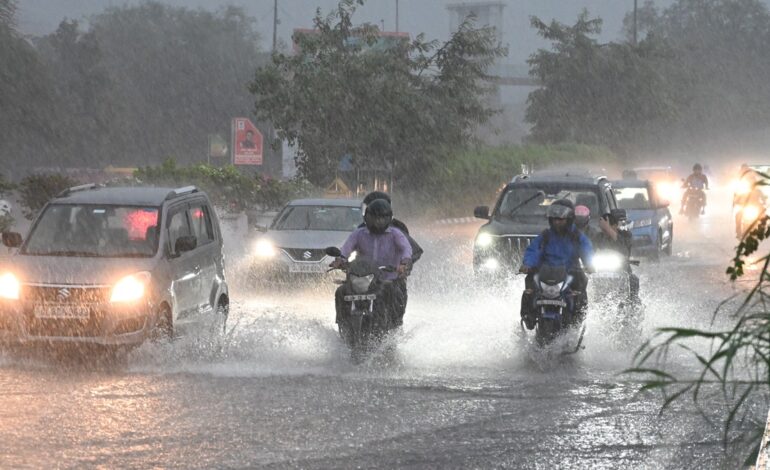 दिल्ली, नोएडा, गाजियाबाद और आसपास के इलाकों में सुबह हुई जमकर बरसात