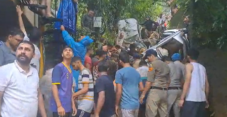 हिमाचल प्रदेश के मंडी में फिर से फटा बादल, कई घर और गाड़ियां क्षतिग्रस्त