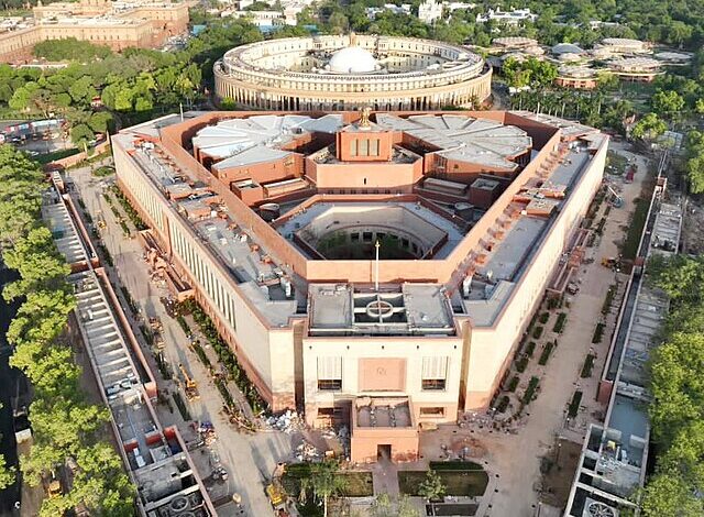 संसद में विपक्ष के विरोध के बीच लोकसभा और राज्यसभा की कार्यवाही दोपहर तक स्थगित