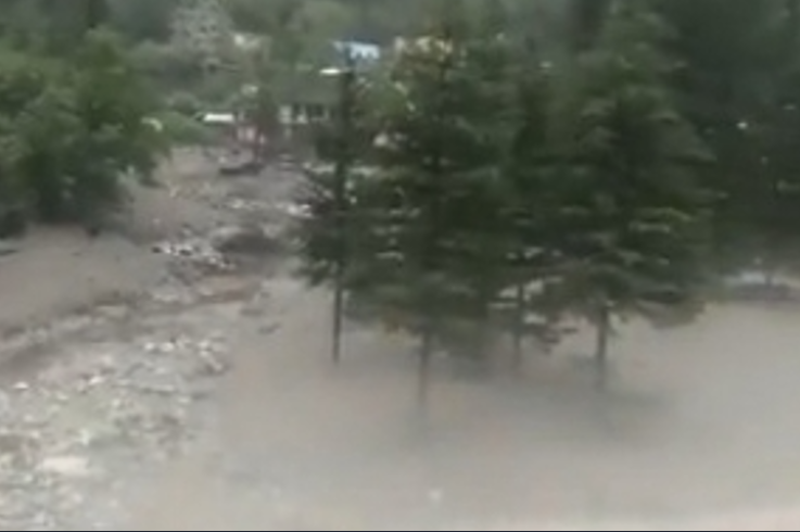 जम्मू-कश्मीर के किश्तवाड़ में बादल फटने से भारी नुकसान की आशंका, बचाव व राहत कार्य जारी