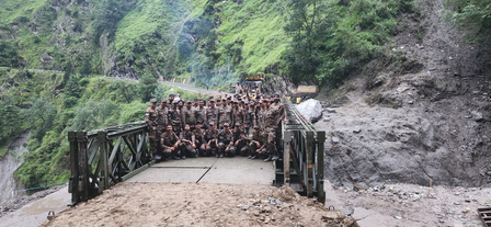 नेताला के पास भूस्खलन से उत्तरकाशी-गंगनानी मार्ग अवरुद्ध, घंटों यातायात बाधित