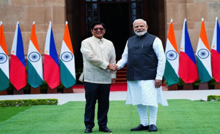 पीएम मोदी ने हैदराबाद हाउस में फिलीपींस के राष्ट्रपति का किया स्वागत