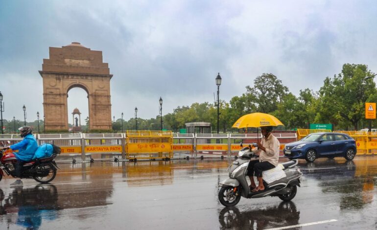 एनसीआर में झमाझम बारिश का सिलसिला जारी, मौसम विभाग ने जारी किया येलो अलर्ट