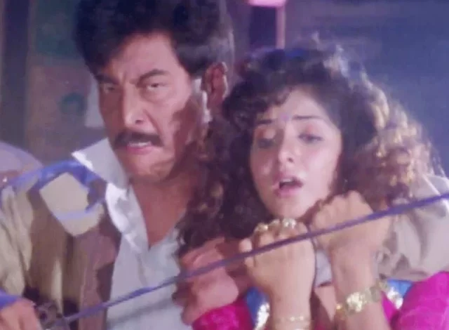 वेटर पिता का बेटा बना सुपरस्टार, डेब्यू फिल्म में किया दिव्या भारती संग रोमांस, दूसरे धर्म की लड़की से की शादी