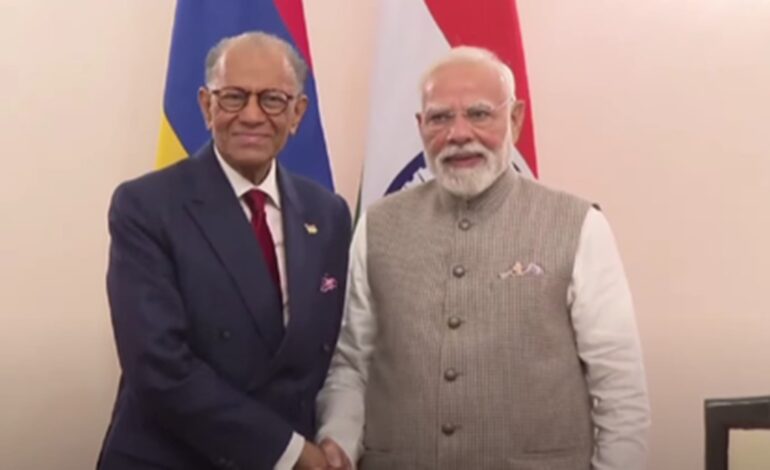 वाराणसी में पीएम मोदी और मॉरीशस के प्रधानमंत्री ने मुलाकात कर द्विपक्षीय संबंधों को मजबूत करने पर जोर दिया