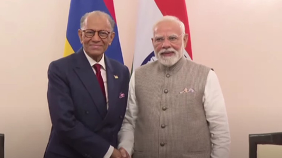 वाराणसी में पीएम मोदी और मॉरीशस के प्रधानमंत्री ने मुलाकात कर द्विपक्षीय संबंधों को मजबूत करने पर जोर दिया