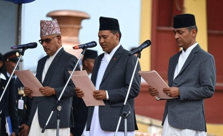 नेपाल में 3 कैबिनेट मंत्रियों ने ली शपथ, ओम प्रकाश गृह मंत्री और रामेश्वर खनल को वित्त मंत्री का जिम्मा