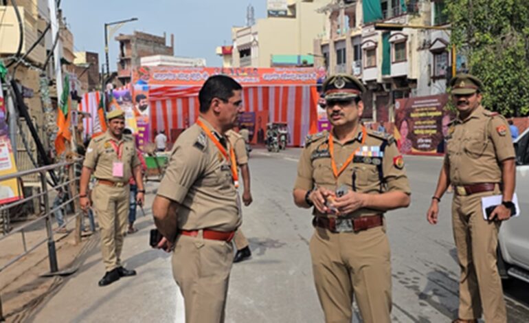 वाराणसी: प्रधानमंत्री मोदी के आगमन के मद्देनजर अभूतपूर्व सुरक्षा, 5 हजार पुलिसकर्मी तैनात