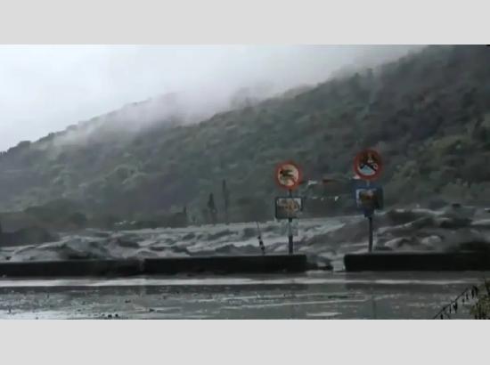 भयानक तूफान ने मचाई तबाही, 14 लोगों की मौत, 124 लापता!