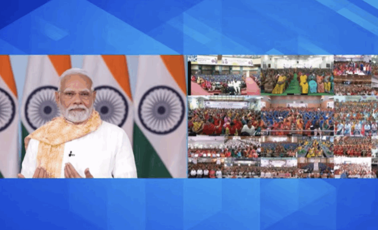 पीएम मोदी ने महिलाओं को बताया विकसित भारत का आधार, कहा- उनके लिए कर रहे अनेक काम