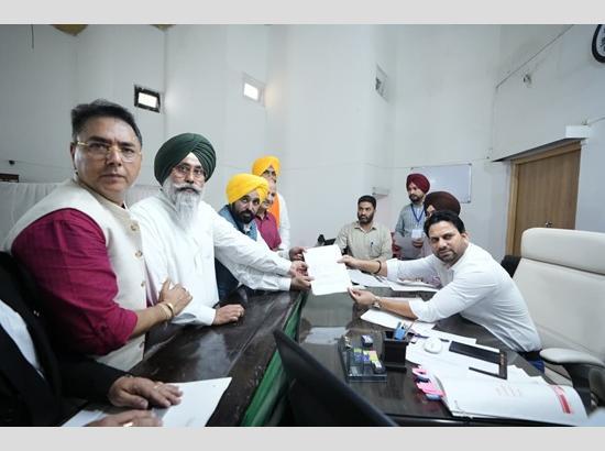 तरनतारन उपचुनाव : AAP उम्मीदवार हरमीत संधू ने दाखिल किया नामांकन पत्र