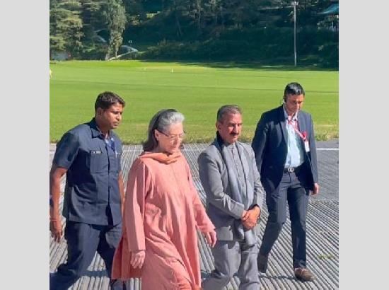 Shimla Live: Virbhadra Singh’s Statue : सोनिया और प्रियंका गांधी रिज मैदान पर पहुंचीं, पूर्व CM वीरभद्र सिंह की प्रतिमा का किया अनावरण, रिज पर उमड़ा लोगों का हुजूम