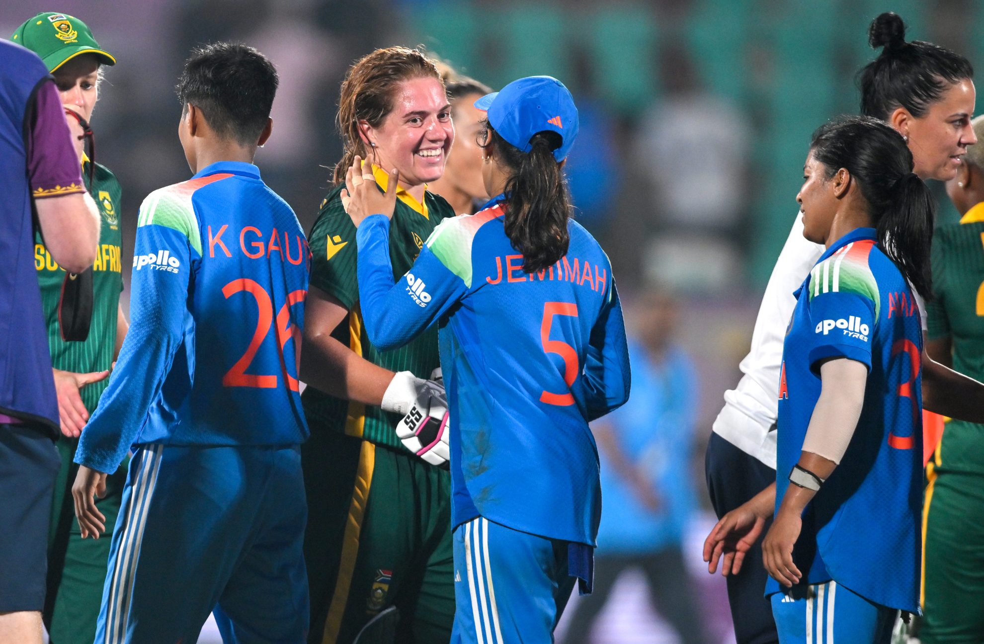 भारतीय महिला टीम को विश्व कप में पहला झटका, साउथ अफ्रीका ने भारत को 3 विकेट से हराया