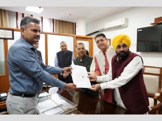 Rajinder Gupta ने Punjab से Rajya Sabha सीट के लिए भरा नामांकन पत्र