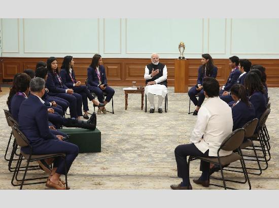 PM Modi से मिलीं Champion बेटियां, जानें 2 घंटे की मुलाकात में क्या-क्या हुई बातचीत?