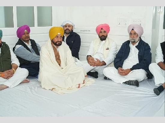 सामाजिक समागम के बहाने कांग्रेसी हुए इकट्ठे! Channi के घर जुटे Raja Warring-Randhawa और कई दिग्गज