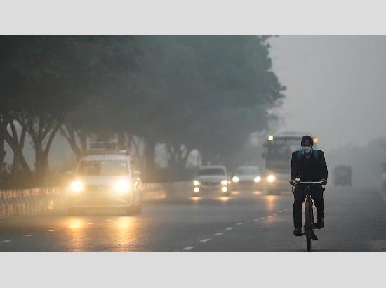 Delhi Pollution: घर से निकलने से पहले पढ़ें यह रिपोर्ट! हवा में घुला ‘जहर’, इन शहरों का हाल बेहाल