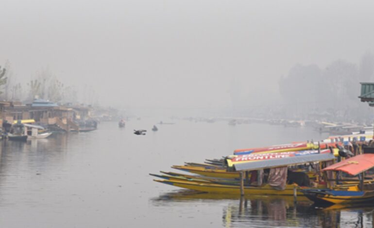 श्रीनगर में न्यूनतम तापमान शून्य से ऊपर, गुलमर्ग-पहलगाम में शीतलहर का प्रकोप